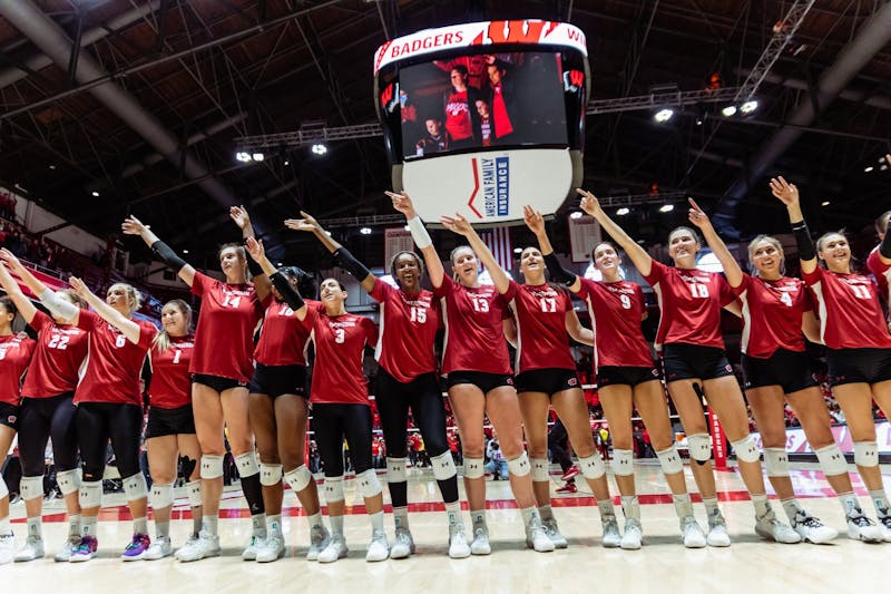 wisconsin volleyball team leaked photos
